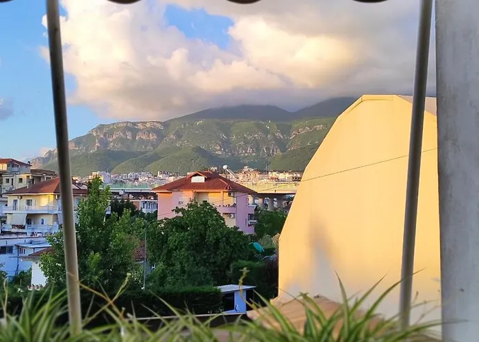 Apartment Warm Wooden Escape, Cozy & Elegant Tirana