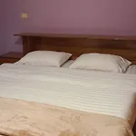 Apartment Warm Wooden Escape, Cozy & Elegant *