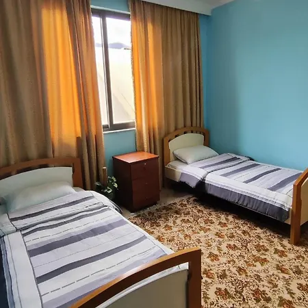 דירה Warm Wooden Escape, Cozy & Elegant טיראנה