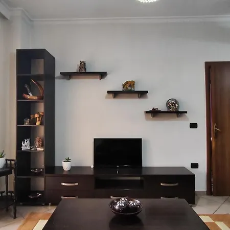 Daire Warm Wooden Escape, Cozy & Elegant *